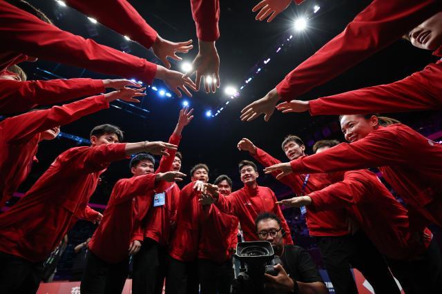 1745849251404076047.jpg (体育)(1)羽毛球——苏迪曼杯小组赛:中国队对阵中国香港队XxjpseC007213_20250428_PEPFN0A001.jpg