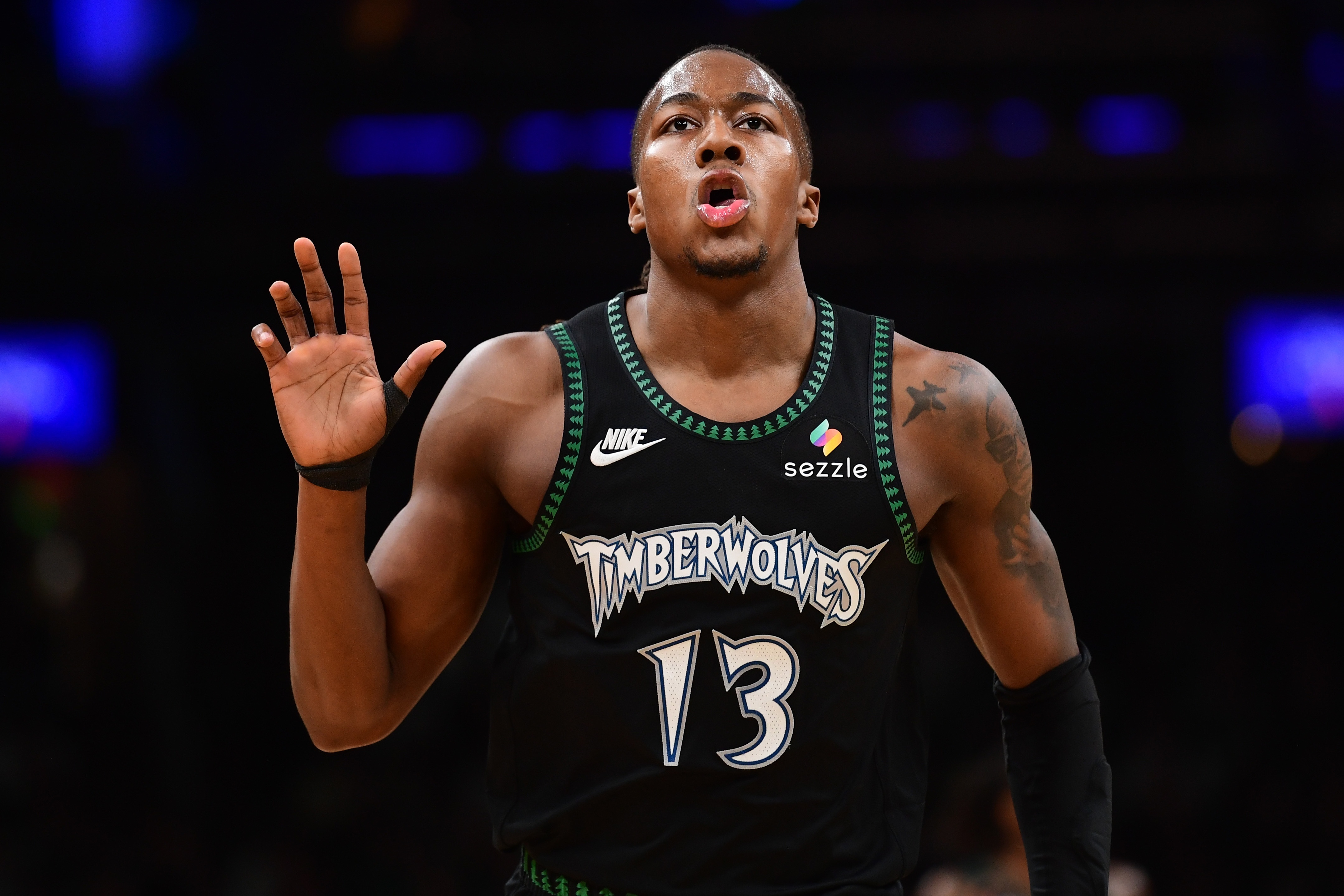 kaiyun-道苏姆代表森林狼首发4胜1负 场均19分9板7助 三分命中率48%